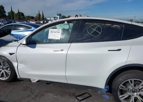 2022 Tesla Model Y Long Range Dual Motor All-Wheel Drive из США, поврежденный, VIN 7SAYGDEE3NF554851